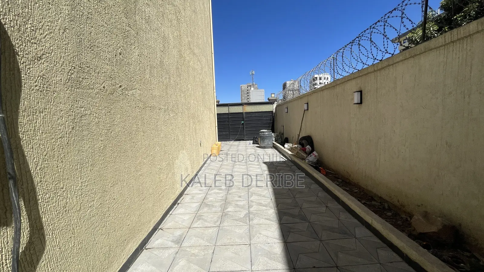 Furnished 5bdrm House in Gift Realestate, Yeka for sale