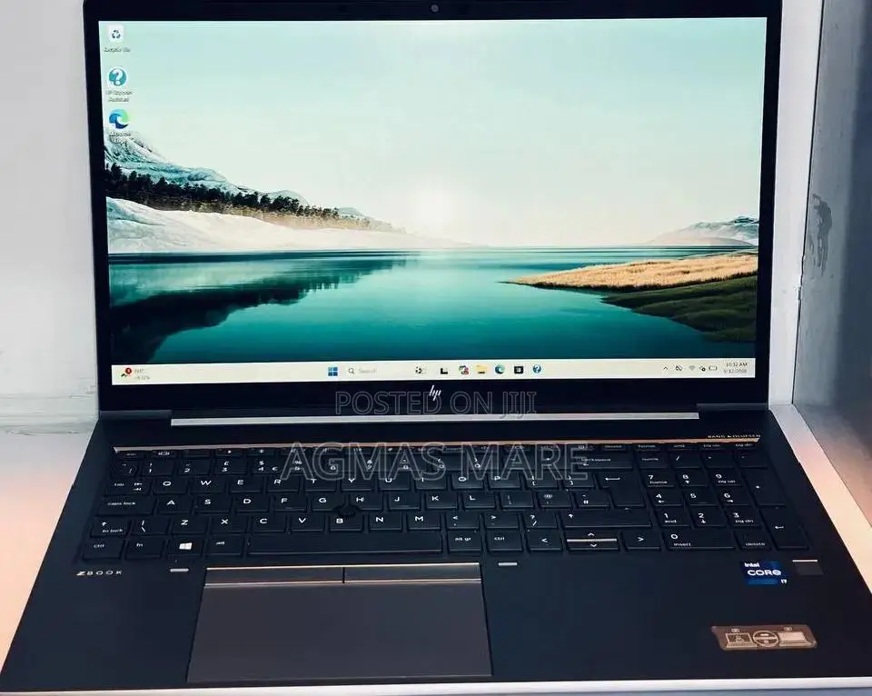 New Laptop HP ZBook Firefly G8 32GB Intel Core i7 SSD 512GB