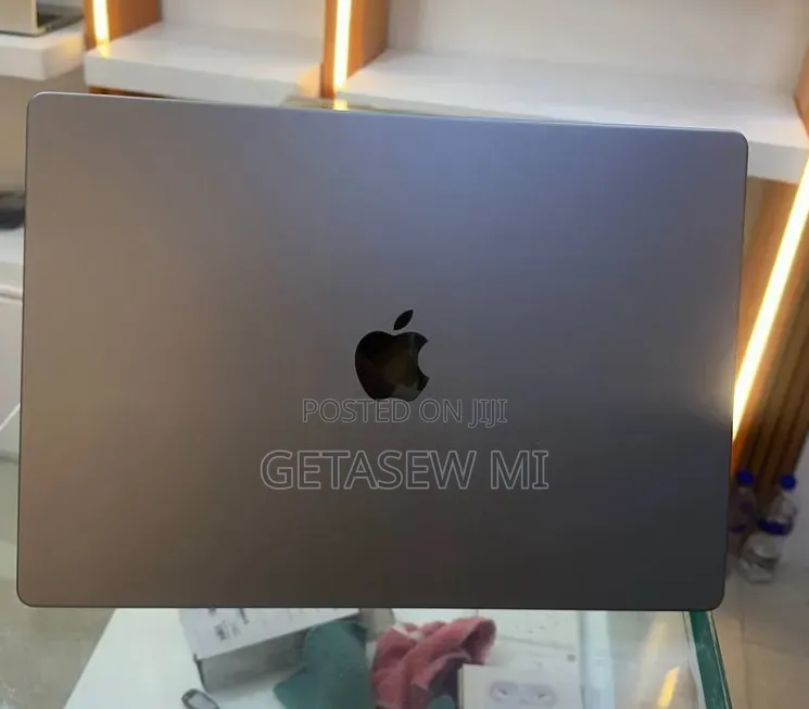 New Laptop Apple MacBook Pro 2021 M1 32GB Apple M1 Pro SSD 512GB
