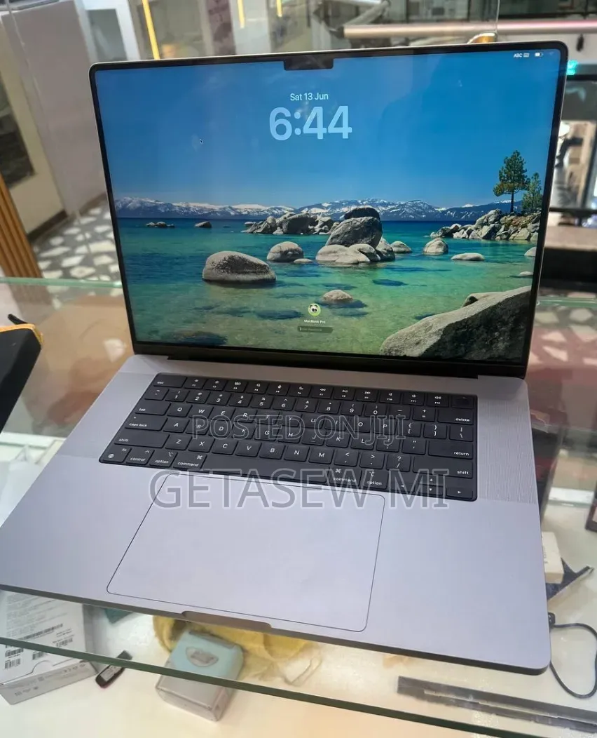 New Laptop Apple MacBook Pro 2021 M1 32GB Apple M1 Pro SSD 512GB