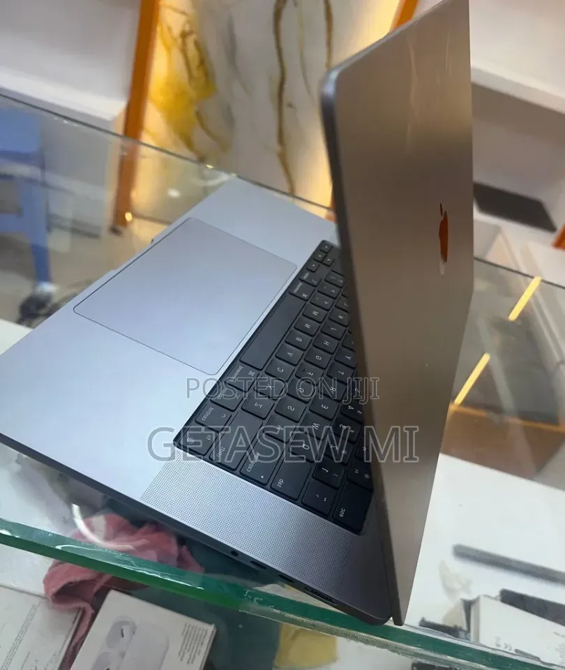 New Laptop Apple MacBook Pro 2021 M1 32GB Apple M1 Pro SSD 512GB
