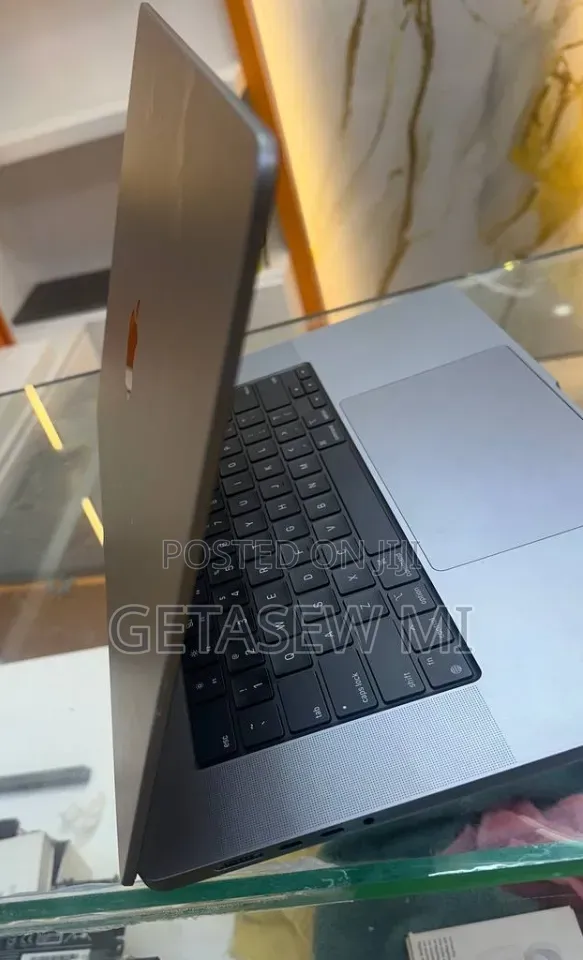 New Laptop Apple MacBook Pro 2021 M1 32GB Apple M1 Pro SSD 512GB