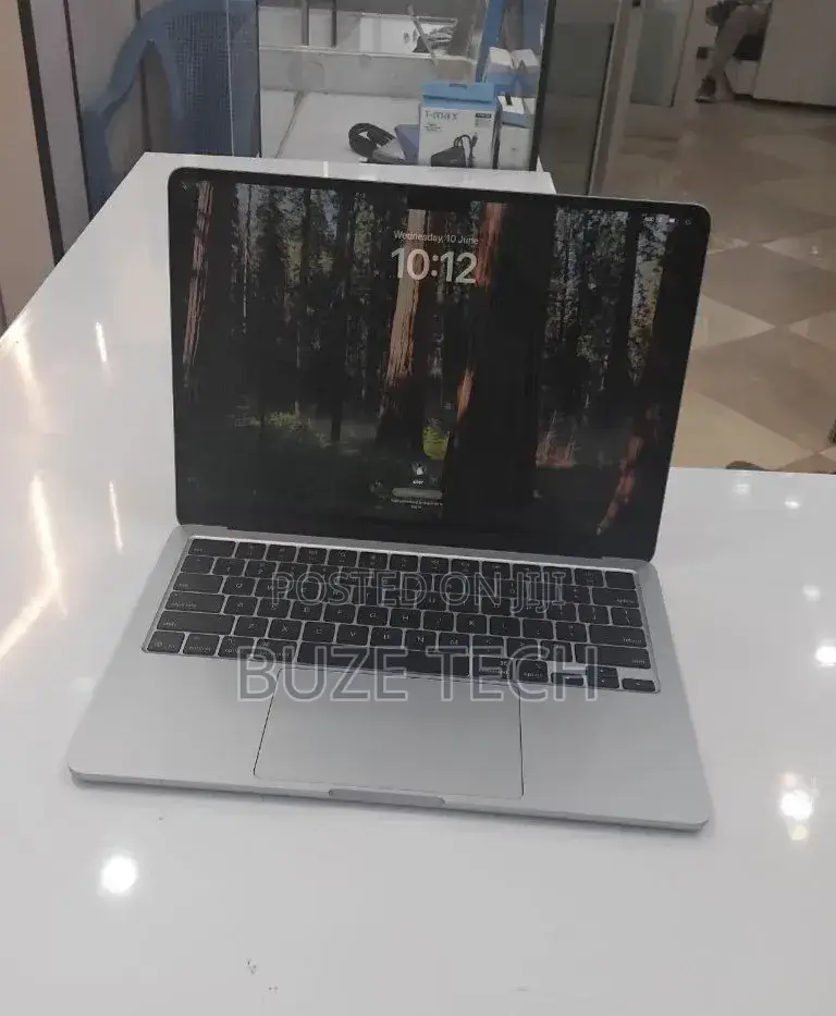 New Laptop Apple MacBook Air 16GB AMD A10 SSD 256GB
