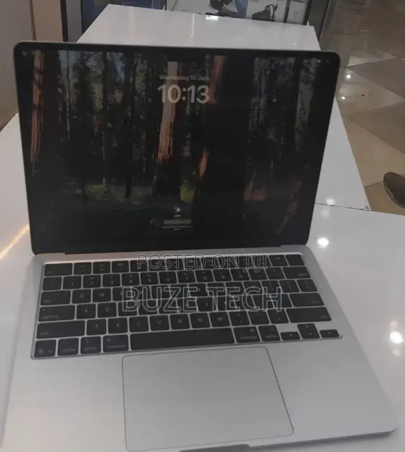 New Laptop Apple MacBook Air 16GB AMD A10 SSD 256GB