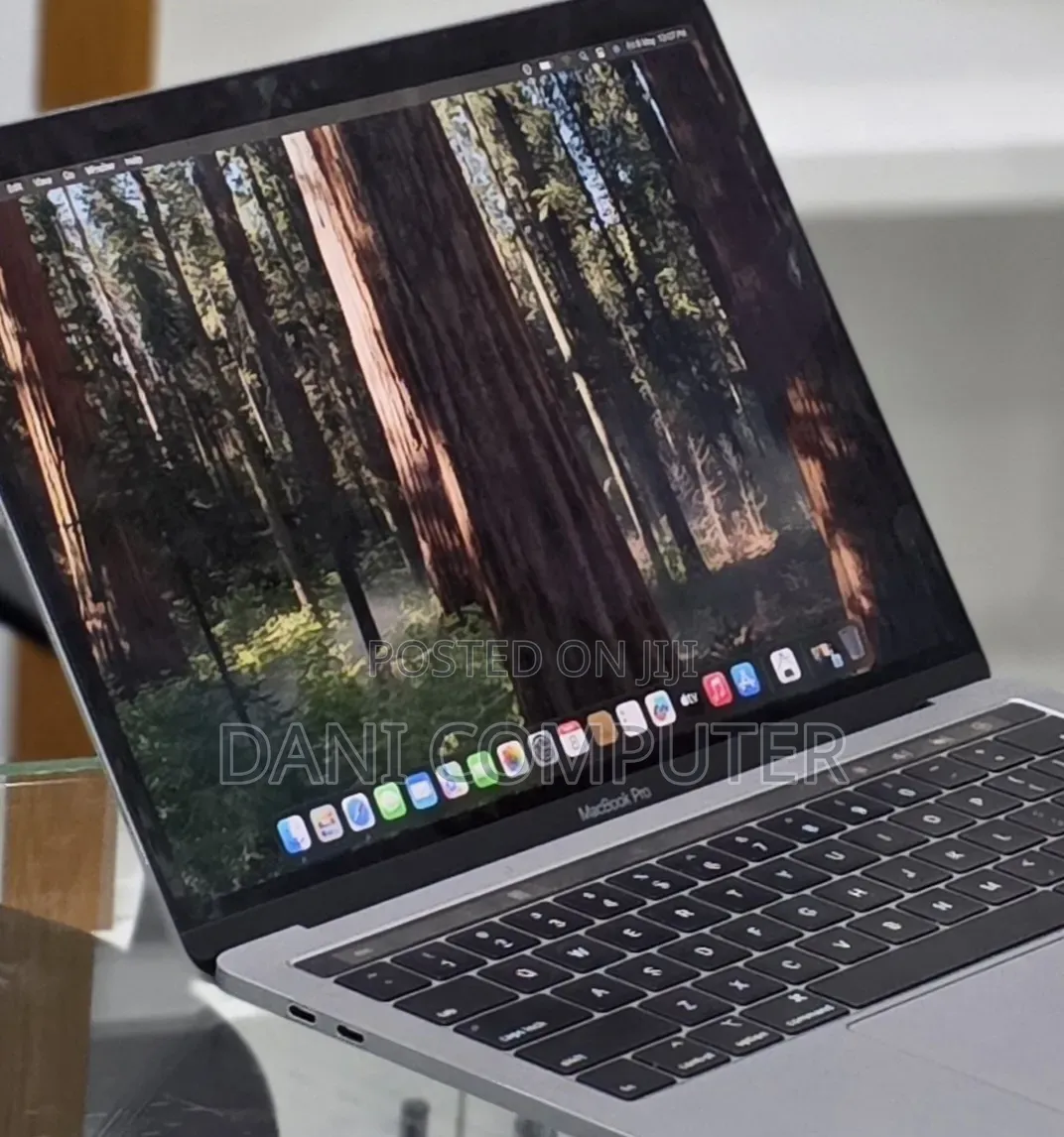 New Laptop Apple MacBook Pro 2019 16GB Intel Core i7 SSD 256GB