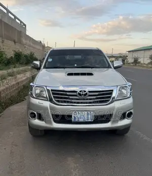 Toyota Hilux 2012 Silver