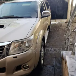 Toyota Hilux 2015 Gold