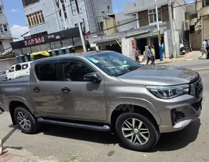 Toyota Hilux 2021 Blue