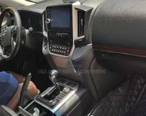 Toyota Land Cruiser 2019 Pink