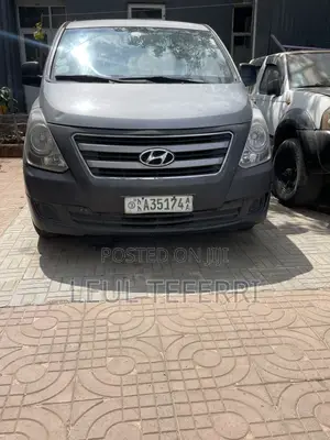 Hyundai H200 2015 Gray
