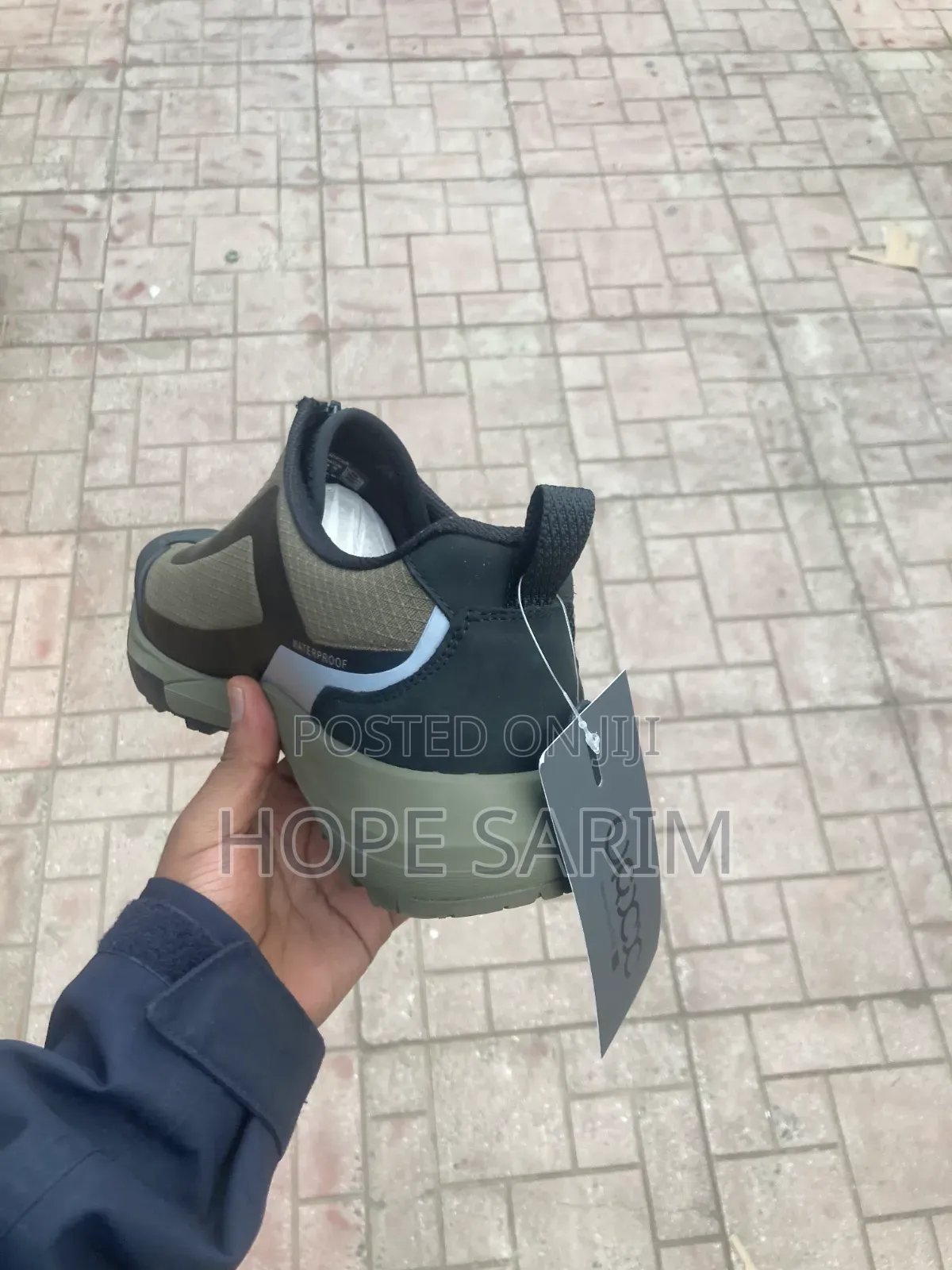 Uaxo Waterproof Trail Shoes: