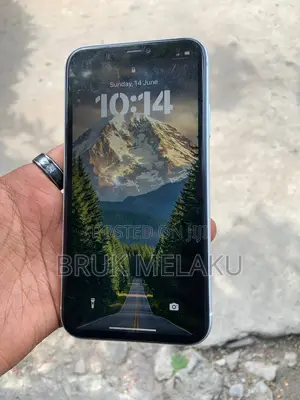 Apple iPhone XR 64 GB White