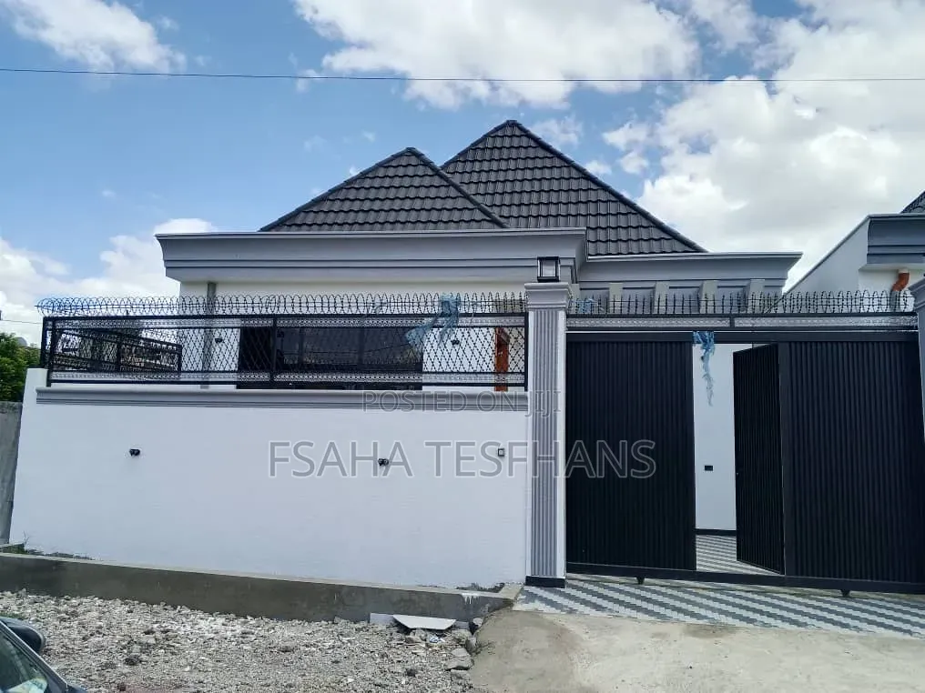 4bdrm Villa in Villa, Bole for rent