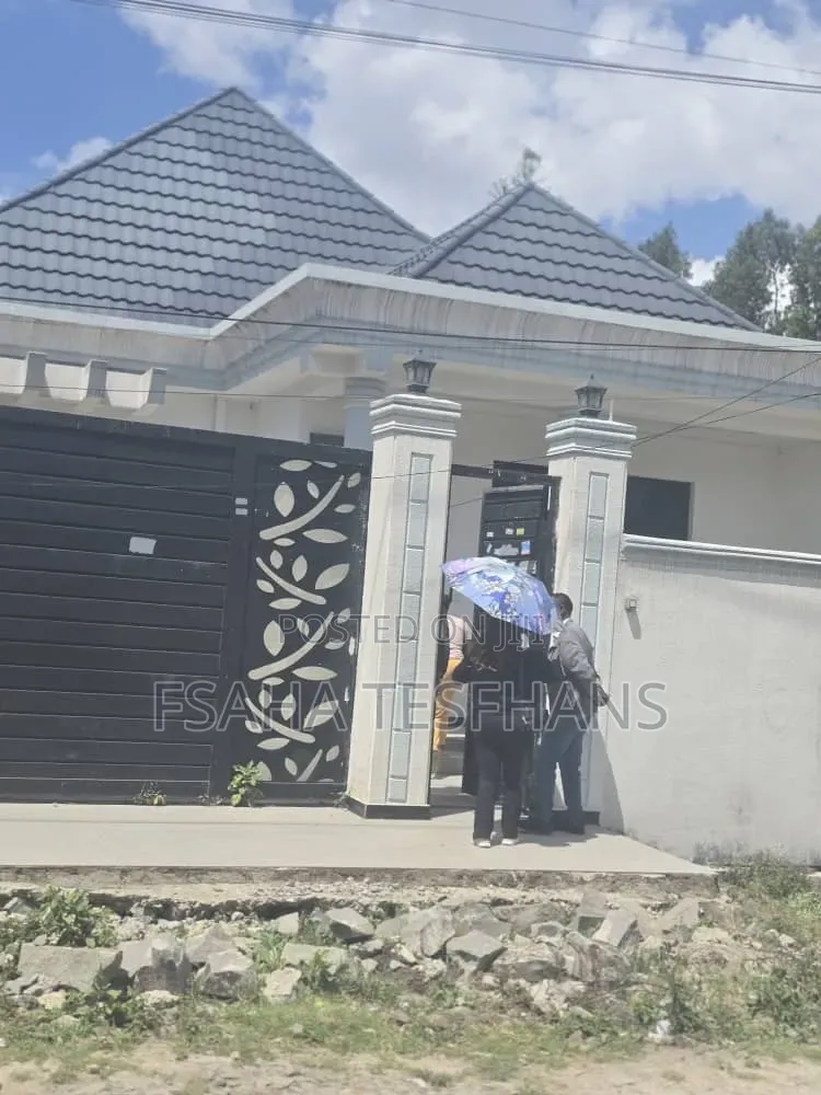 4bdrm Villa in Villa, Bole for rent