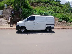 Toyota HiAce 2009 White