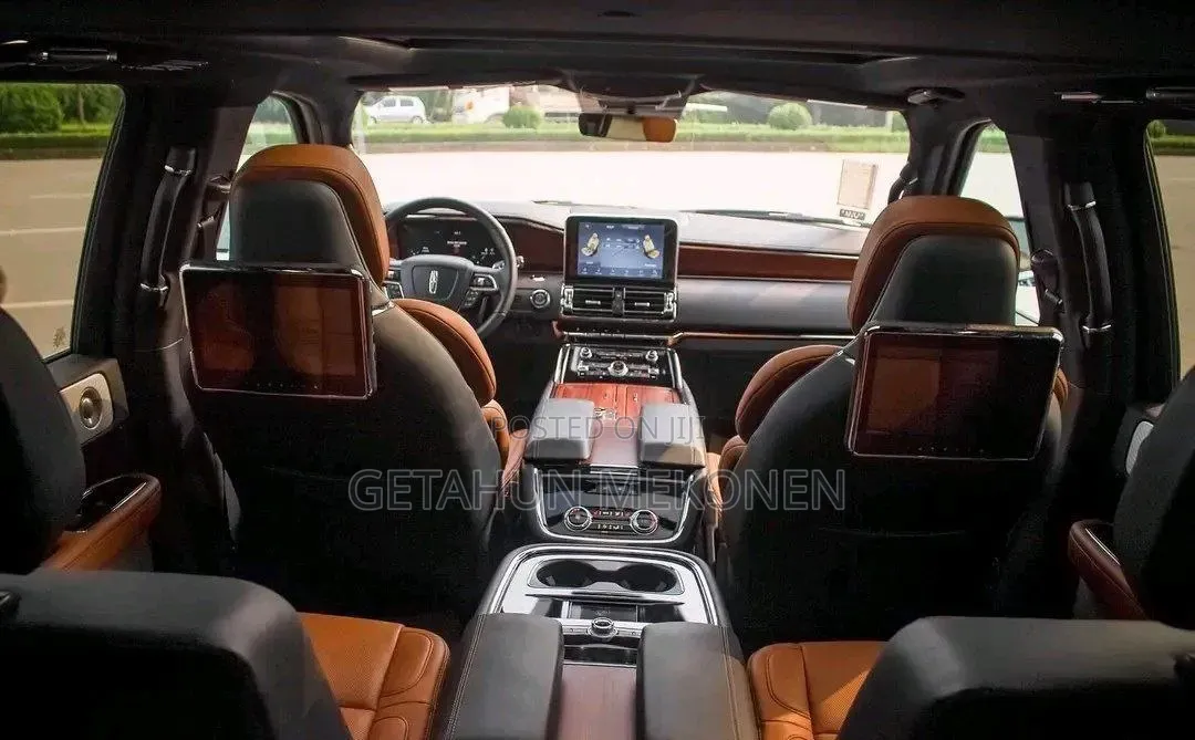 Lincoln Navigator 2024 White