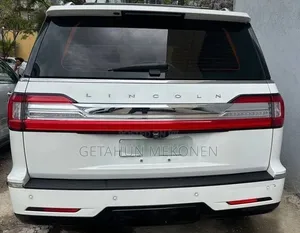 Lincoln Navigator 2024 White