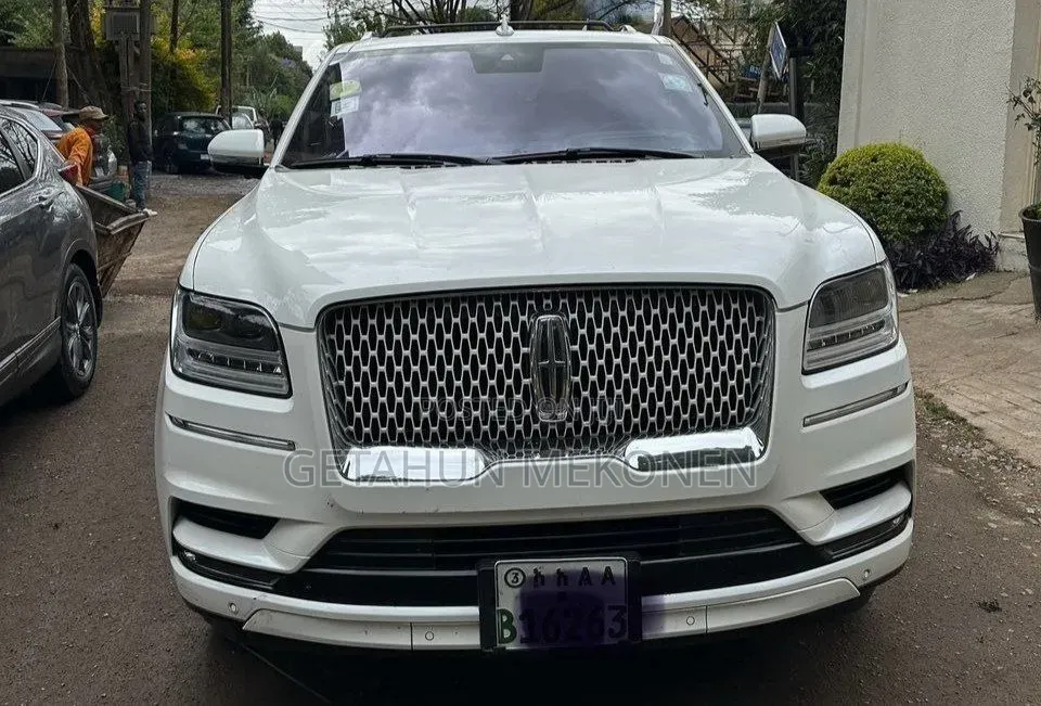 Lincoln Navigator 2024 White