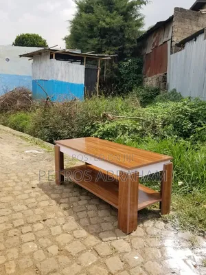 ቀለል ያለ Sofa Table