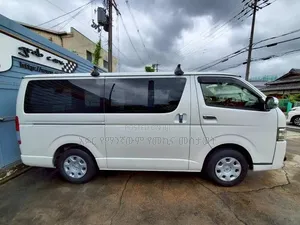 Toyota Hiace 2014 -2018 Model Windshelld Glass(አባዱላ ሚኒባስ የግባር መስታወት