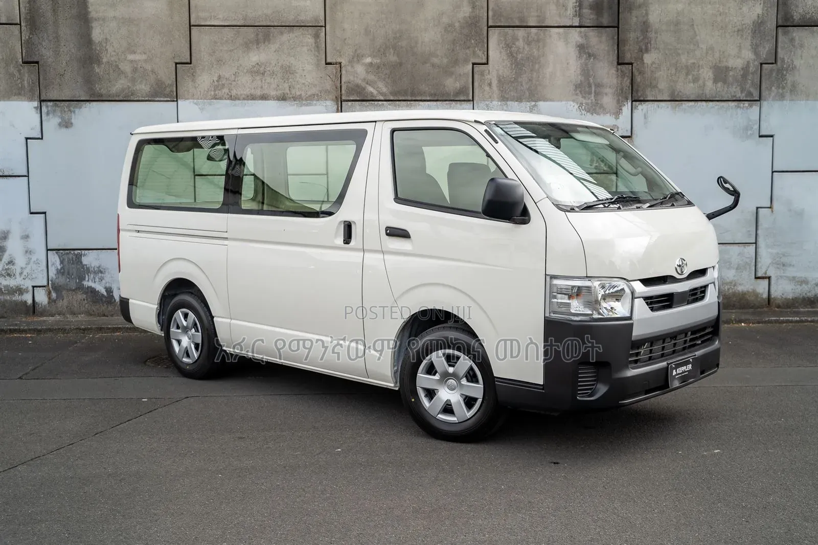 Toyota Hiace 2014 -2018 Model Windshelld Glass(አባዱላ ሚኒባስ የግባር መስታወት