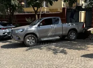 Toyota Hilux 2017 Gray