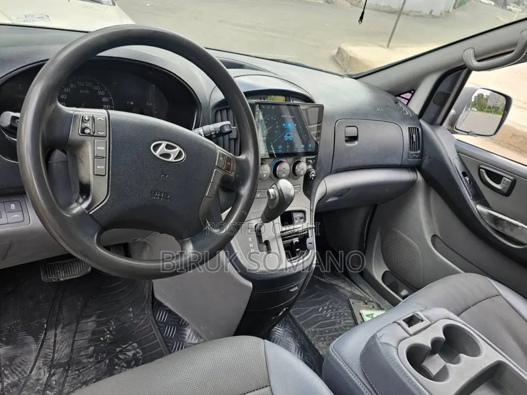 Hyundai H1 2014 Silver