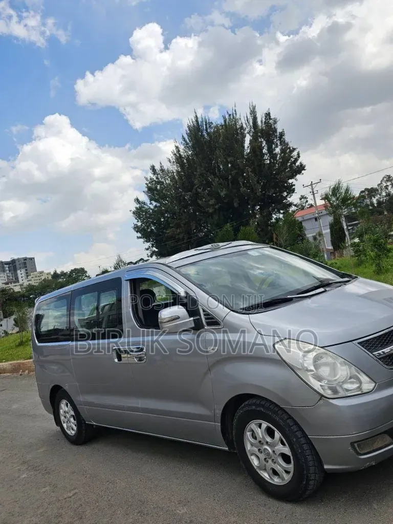 Hyundai H1 2014 Silver