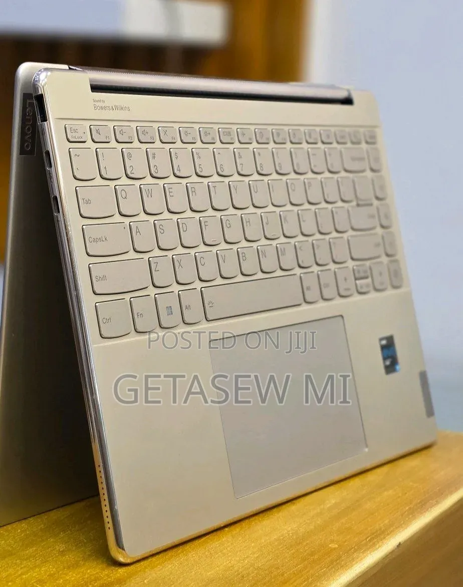 New Laptop Lenovo Yoga Book 9i 16GB Intel Core i7 SSD 512GB