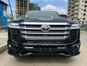 Toyota Land Cruiser LC300 2023 Black