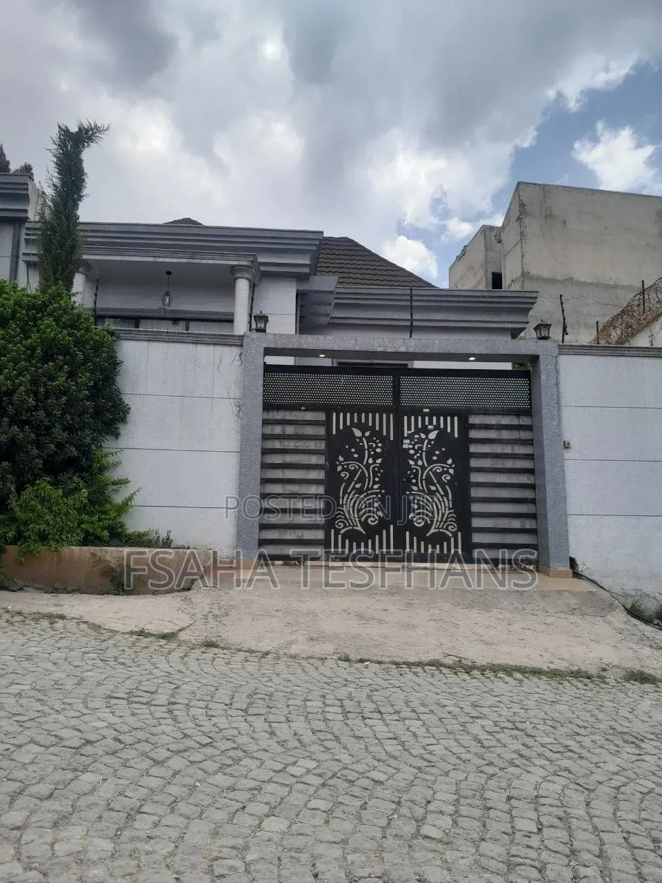 4bdrm Villa in Villa, Bole for rent