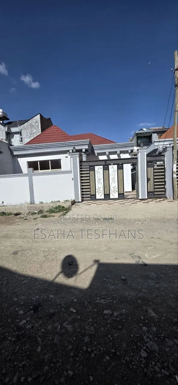 4bdrm Villa in Villa, Bole for rent