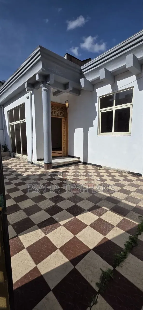 4bdrm Villa in Villa, Bole for rent