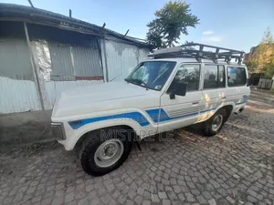 Toyota Land Cruiser 1989 White