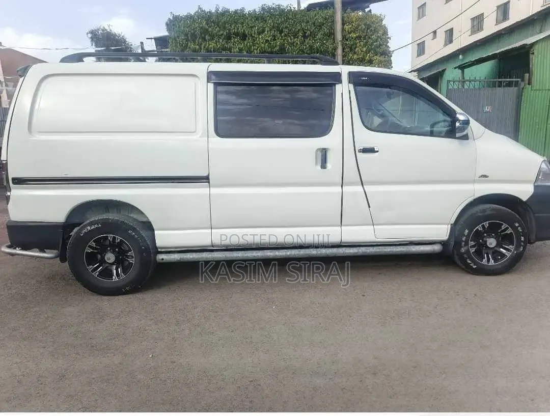 Toyota HiAce 2008 White