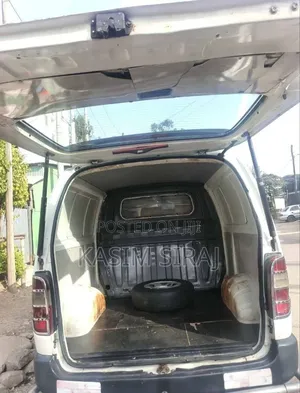 Toyota HiAce 2008 White