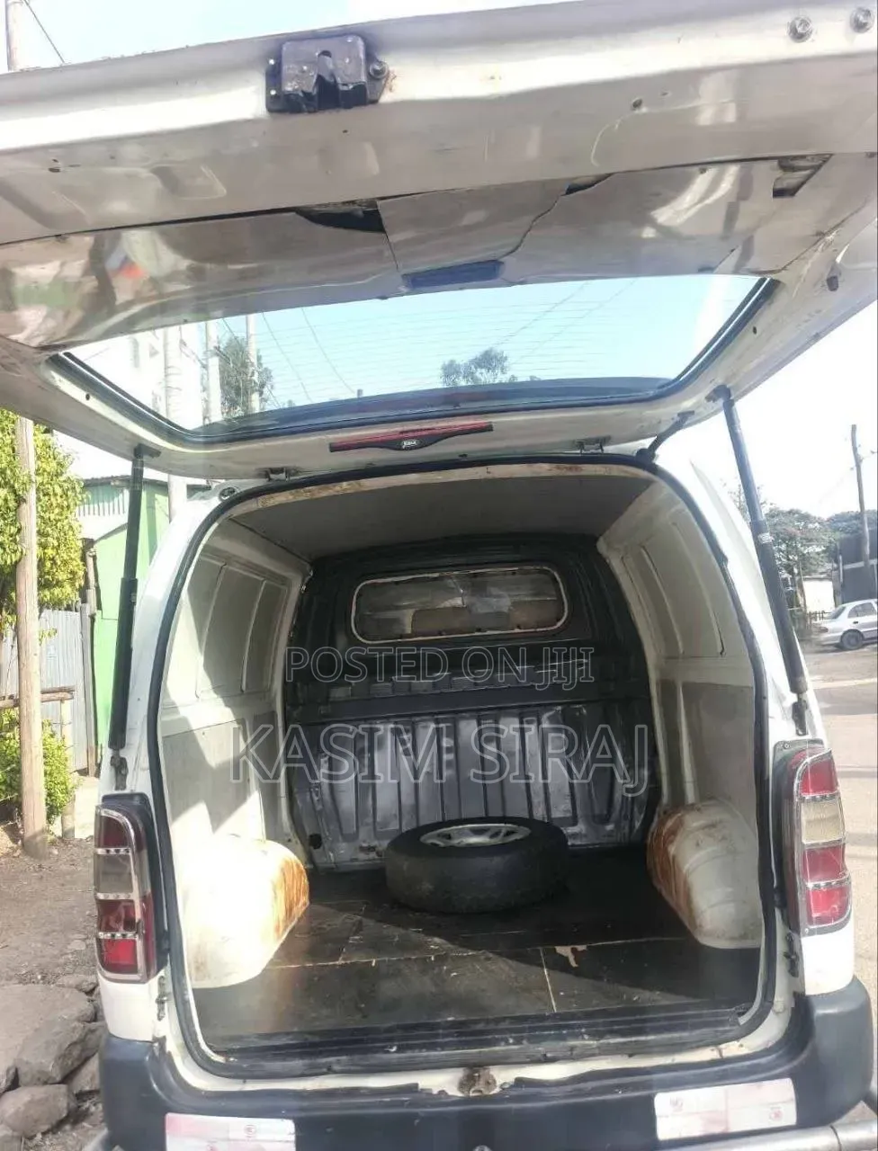 Toyota HiAce 2008 White