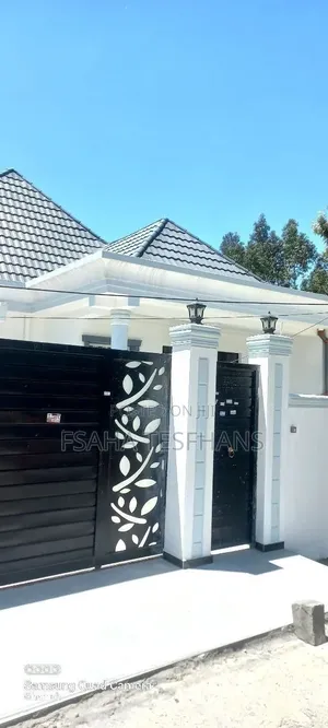 5bdrm Villa in Villa, Bole for rent