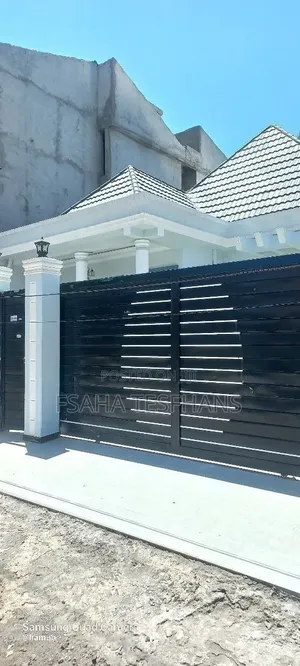 5bdrm Villa in Villa, Bole for rent