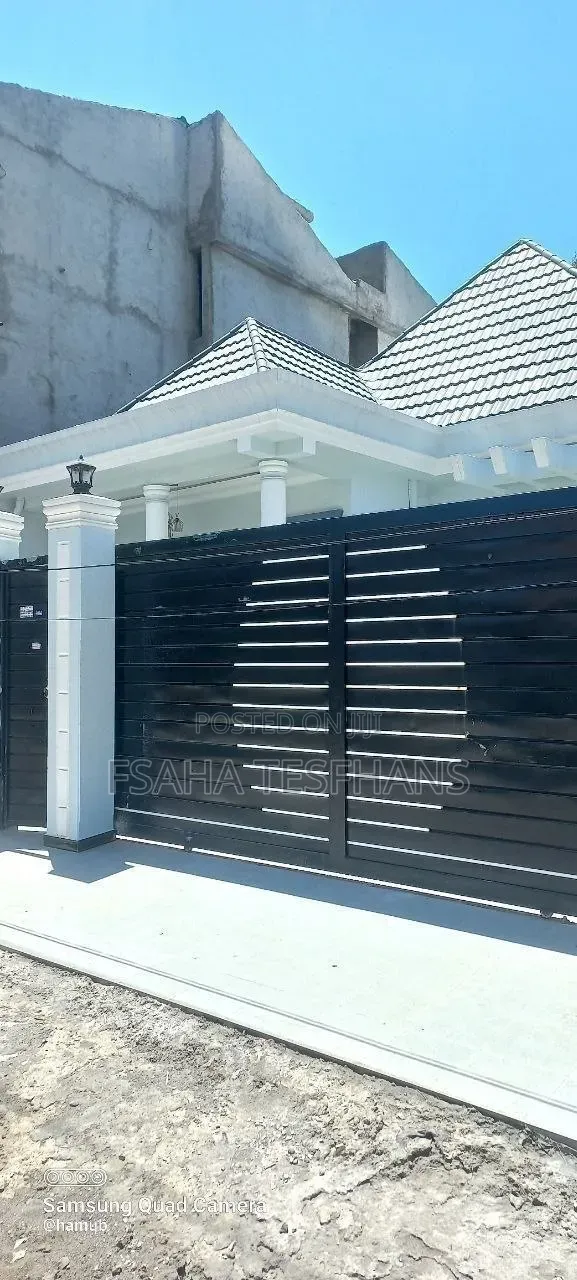 5bdrm Villa in Villa, Bole for rent