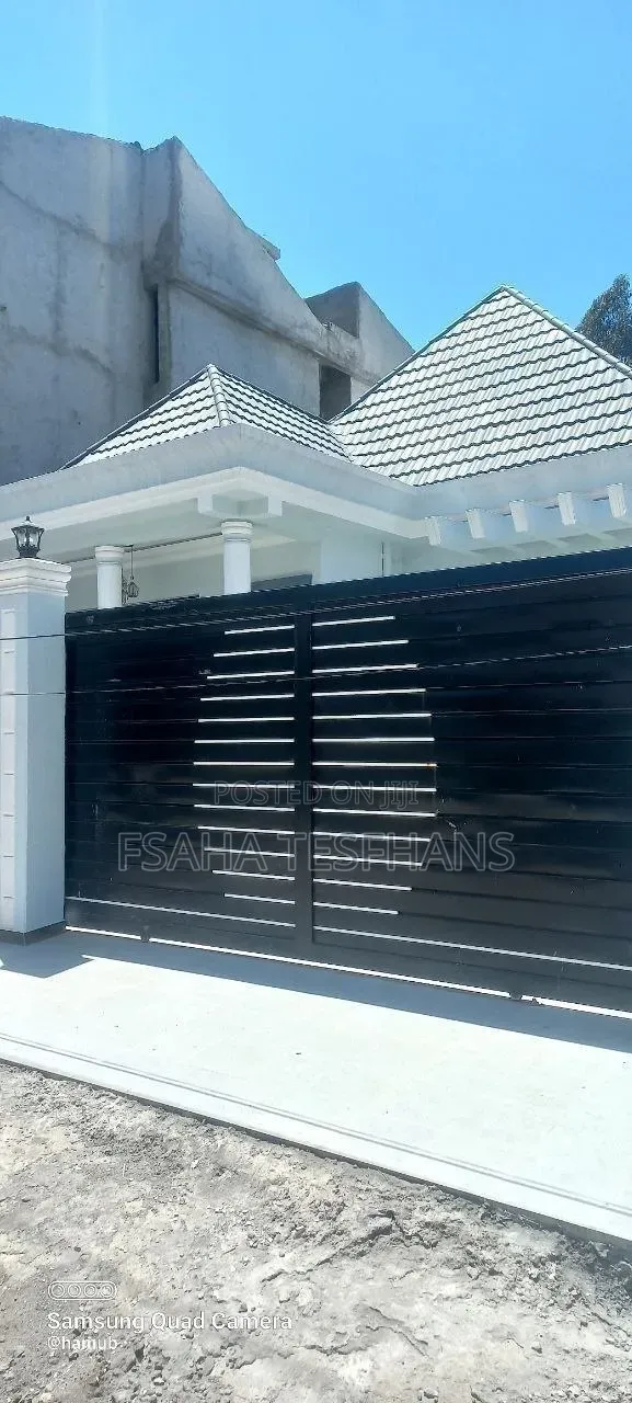5bdrm Villa in Villa, Bole for rent