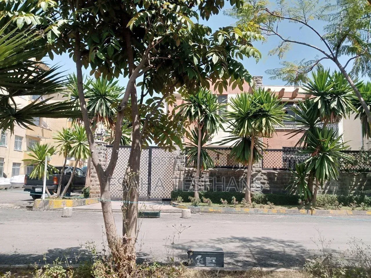 Furnished 5bdrm House in G+1, Bole for rent