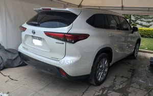 Toyota Highlander Hybrid 2024 White