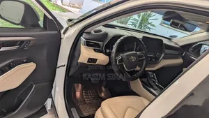 Toyota Highlander Hybrid 2024 White
