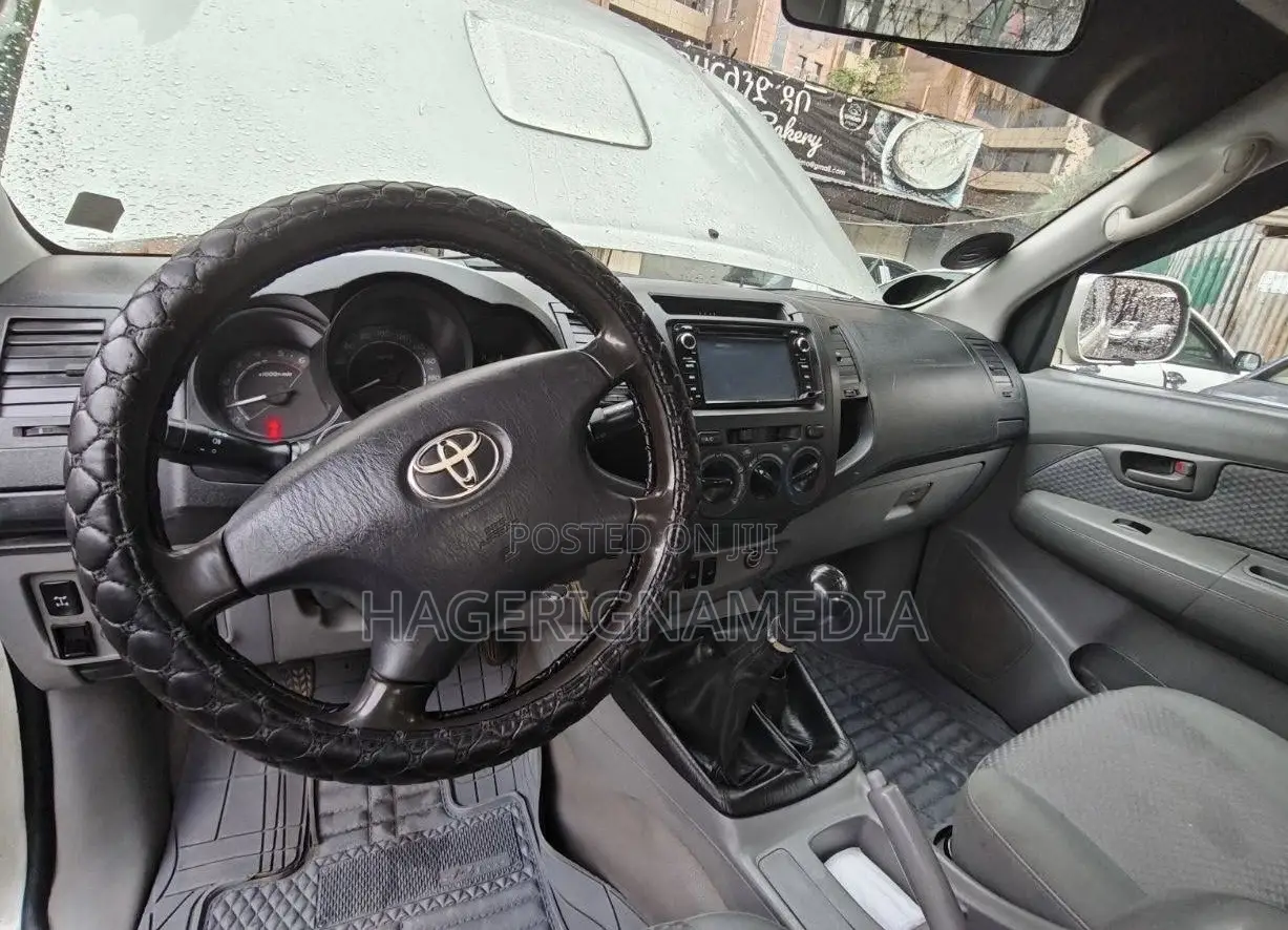 Toyota Hilux 2009 Silver