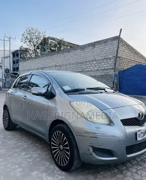 Toyota Yaris 2010 Silver