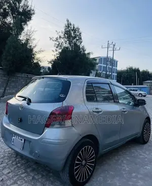 Toyota Yaris 2010 Silver