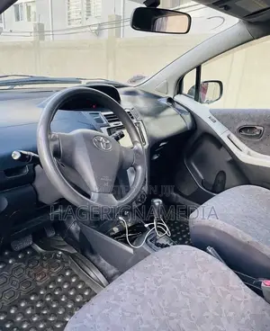 Toyota Yaris 2010 Silver