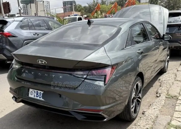 Hyundai Avante 2021 Black