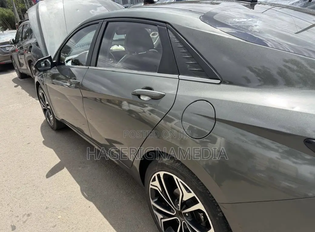 Hyundai Avante 2021 Black